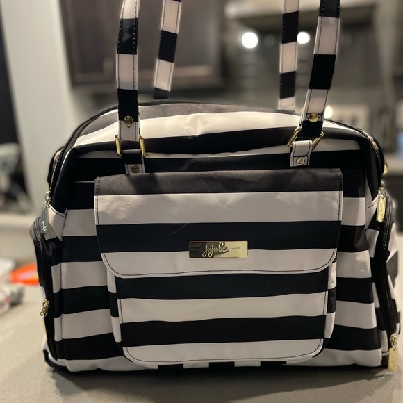 Jujube **NEW “Be Pumped” diaper bag - Picture 8 of 8